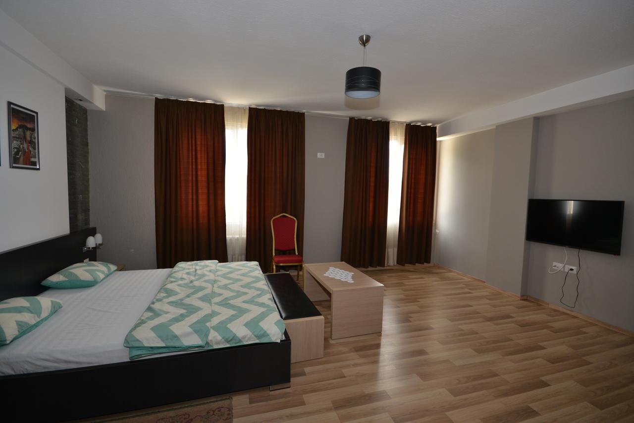 Hotel Veri Peshkopi Exterior foto