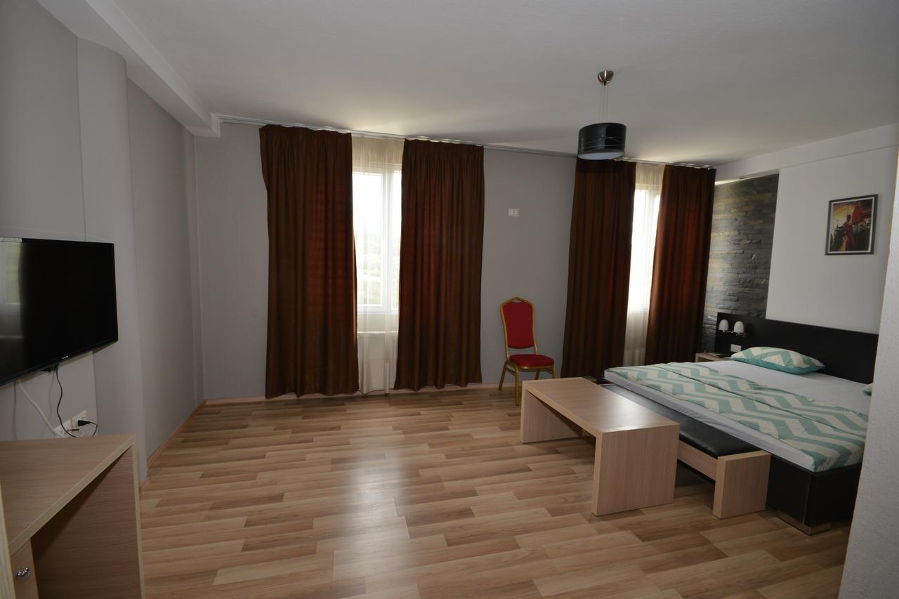 Hotel Veri Peshkopi Exterior foto